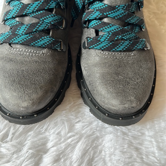 Sorel Lennox hiker in quarry - Picture 3 of 12